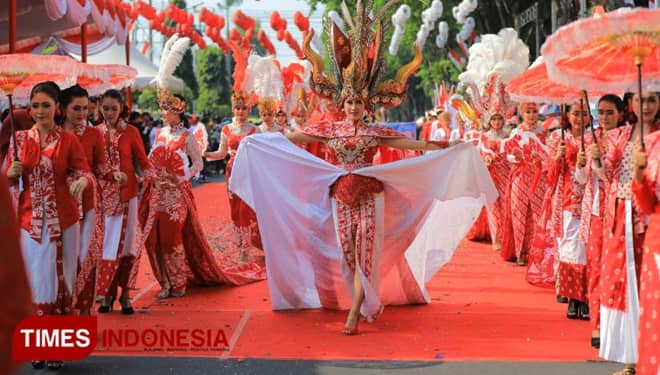 Peserta Karnaval Kemerdekaan RI di Kota Madiun Tampil All Out