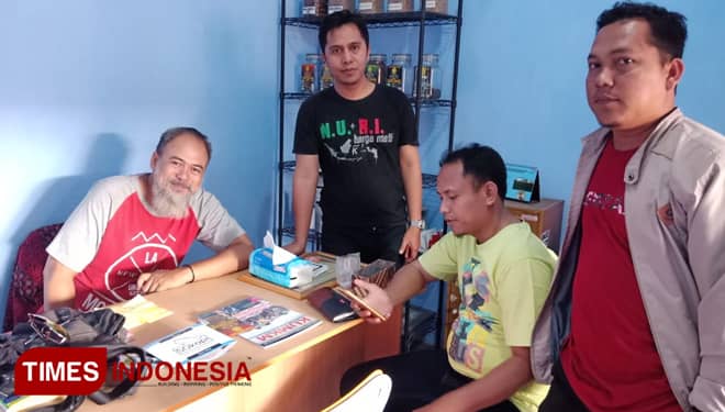 Tim Barista Nusantara GP Ansor Kunjungi Pemilik Kopi Kayumas Situbondo