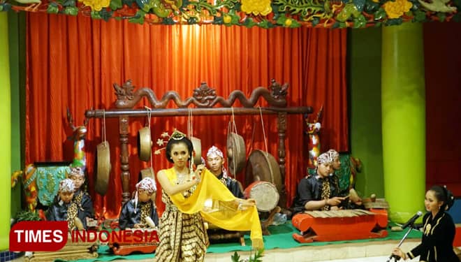 Tari Gambyong Hadir di Indonesian Cultural Dinning Series Hotel Tugu