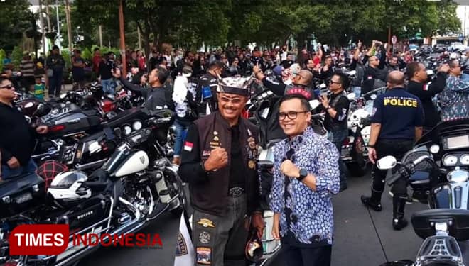 Blar, Ratusan Motor Harley Davidson Jadi Hiburan Masyarakat Banyuwangi