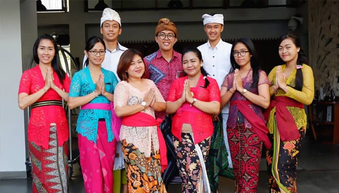 NEO+ Kuta Anggun dan Elegan dalam Balutan Busana Adat Bali