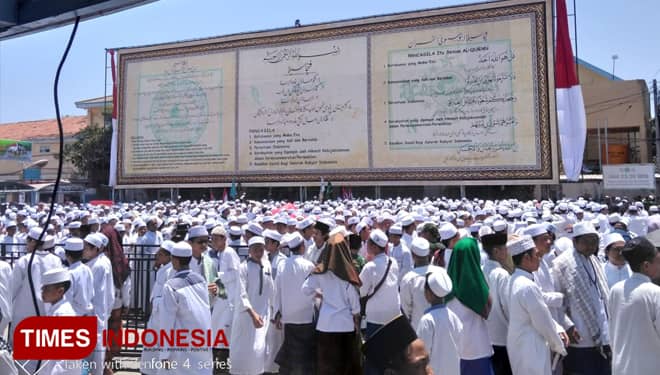 Ponpes Salafiyah Syafiiyah Situbondo Buat Kaligrafi Raksasa Deklarasi Pancasila
