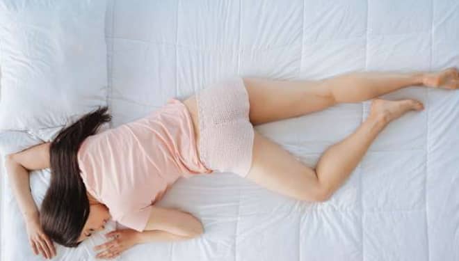 Sering Tidur Tengkurap? Waspadai Gangguan Kesehatan Ini