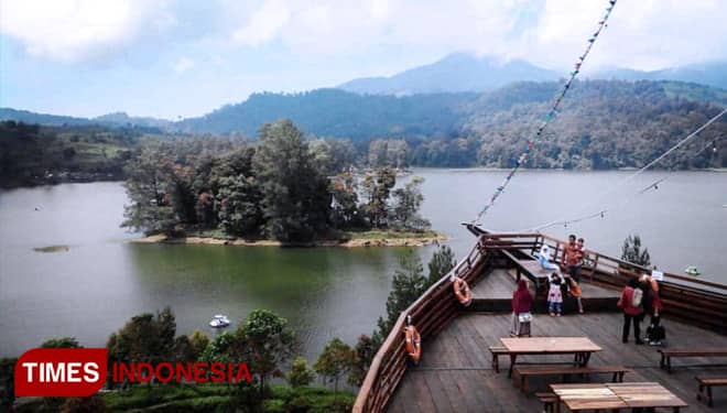 Menikmati Sejuknya Udara di Situ Patenggang Bandung