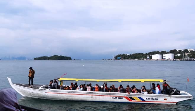 Sensasi Naik 'Boat Pancung' Menyeberangi Lautan