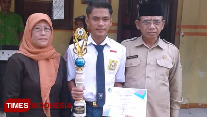 Keren! Siswa SMP Kosgoro Sragi Raih Juara Satu Lomba Duta Bahasa