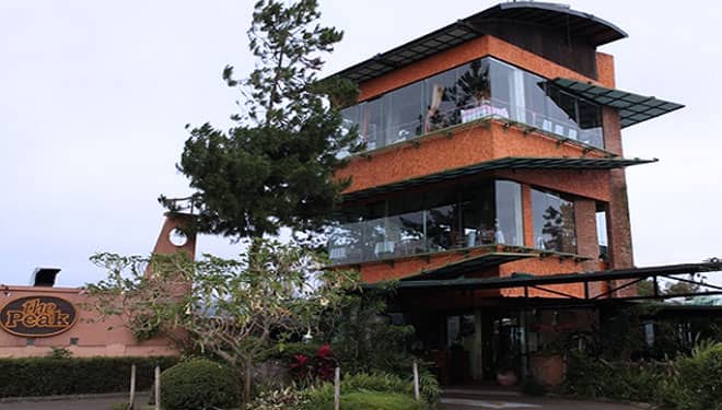 Ingin Makan Sambil Melihat Pemandangan? Kunjungi Spot Kuliner Ini di Bandung