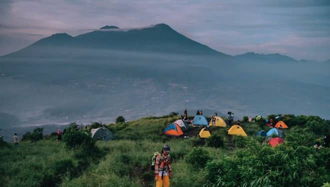 Feel the Excitement of Sunrise at Mount Penanggungan