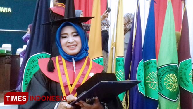 Sempat Down Kehilangan Bayi, Widya Rahmawati Jadi Wisudawan Terbaik UIN Malang