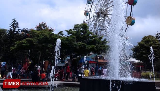 Alun-Alun Batu, a Suitable Place to Spend Your Family Time