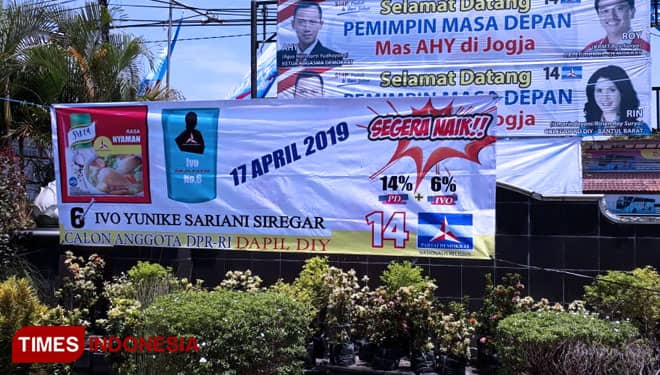 Spanduk Caleg Unik Sambut Kedatangannya AHY ke Yogyakarta