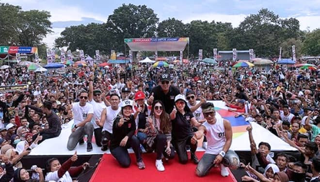 Konser Putih Bersatu, Massa Dihibur dengan Lagu Via Vallen 'Meraih Bintang'