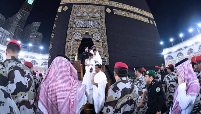 [SALAH] Petir Menggelegar Setelah Presiden Indonesia Masuk ke Kakbah