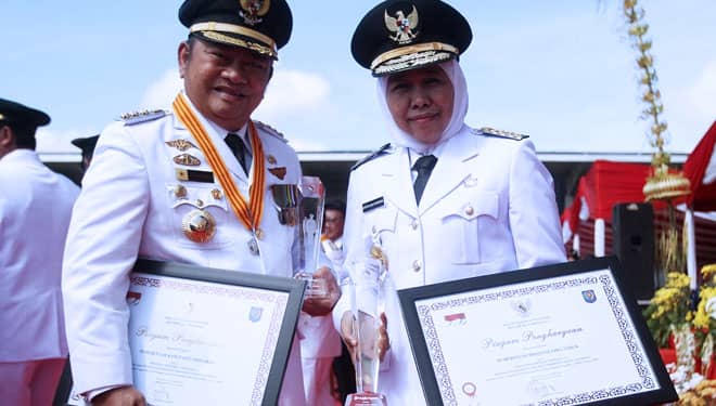 Terima Satya Lencana, Bupati Saiful Ilah Raih Skor Tertinggi Nasional
