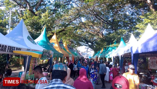 Ratusan Orang Kunjungi Bazar Takjil di Areal Monumen Arek Lancor Pamekasan