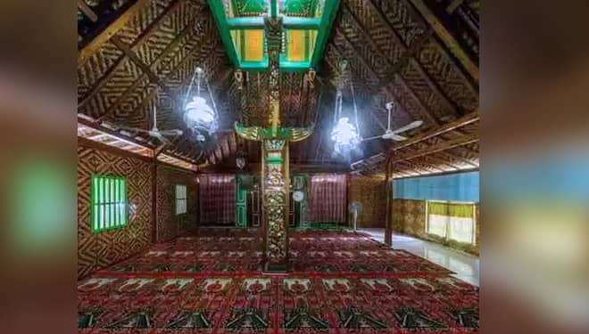 Masjid Saka Tunggal, Masjid Tertua di Indonesia dengan Arsitektur Unik