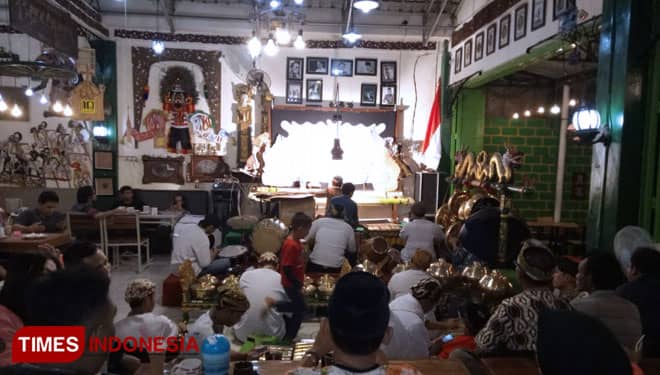 Eathouse Hadirkan Pagelaran Wayang Ringkes