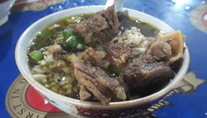 Nasi Grombyang, Kuliner Khas Pemalang yang Mirip Soto Berkuah Hitam