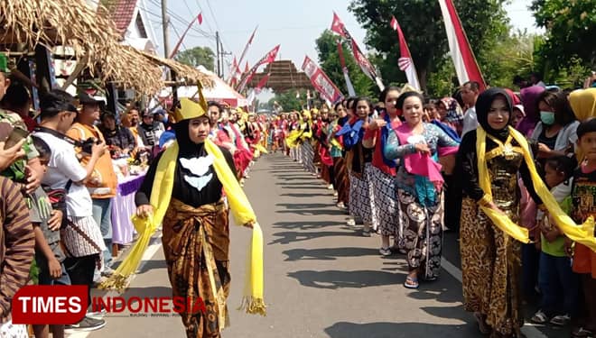 Parade 100 Penari Tayub Ramaikan Sedekah Bumi Desa Candimulyo Madiun