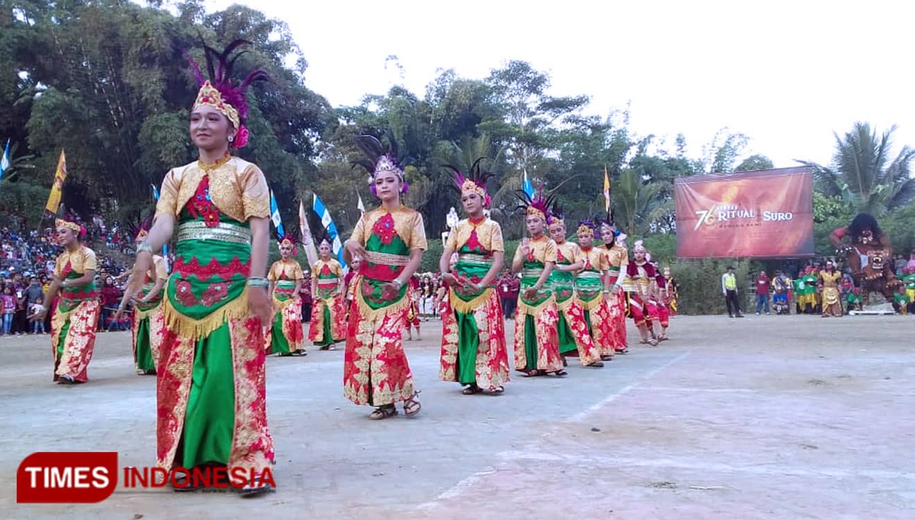 Ratusan Penari Tradisional Tampil di Gebyar Satu Suro Gunung Kawi