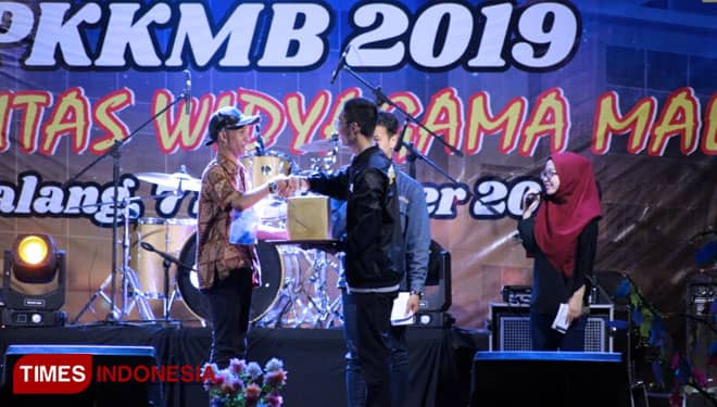 Malam Inagurasi, Mahasiswa UWG Malang Salurkan Bakat Seni 