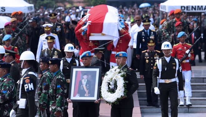 Jenazah BJ Habibie Telah Dimakamkan di Samping Ainun Habibie