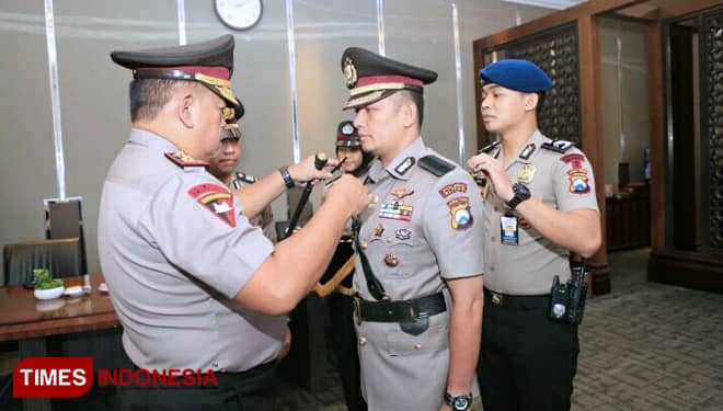 Budi Hermanto Serahkan Jabatan Kapolres Batu kepada Kapolda Jatim