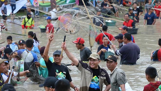 Bekarang, an Old Way of Catching Fish that Still Exist in Musi Banyuasin