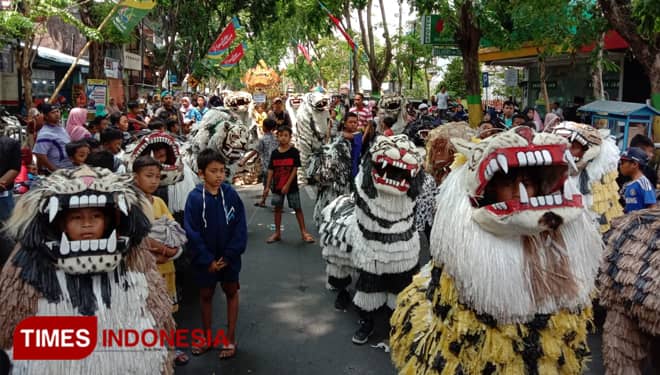 Puluhan Can-Macanan Warnai Acara Kirab Budaya di Pamekasan