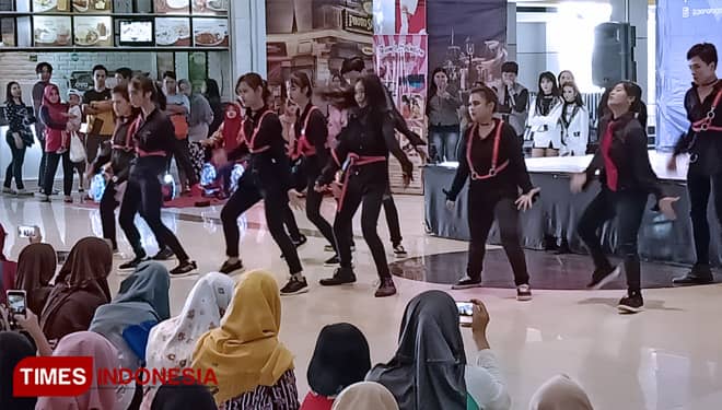 KPOP Dance Cover Competion Curi Perhatian Pengunjung Mal PCC