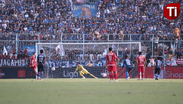 Marco Simic Gagal Penalti, Arema FC vs Persija Jakarta Tanpa Gol di Babak Pertama