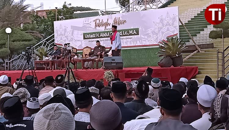 Ribuan Jamaah Padati Tabligh Akbar Bersama Ustaz Abdul Somad di Pondok Gontor