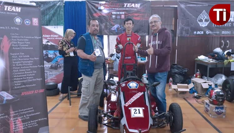  Tim Mobil Listrik Speeder S2-SAE ITNY Raih Juara 2 Kompetisi di Bandung