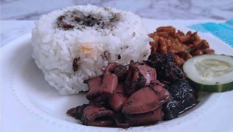 Kane-Kane Warung, a Food Shop with Spicy Food on All Over of It's Menu