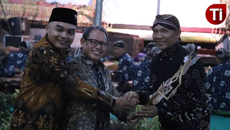 Ki Seno dan Elisha Orcarus Undang Tawa Masyarakat Tuban