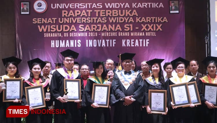 Universitas Widya Kartika Tingkatkan Mutu Wisudawan