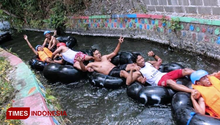 Pacu Adrenalin, River Tubing di Wisuta Tangkil Kabupaten Blitar 