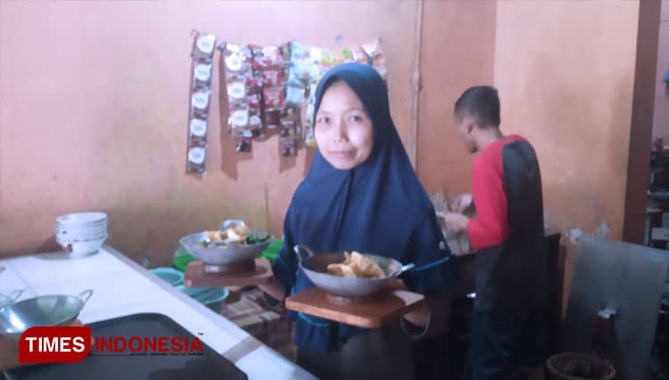 Sensasi Kehangatan Mie Ayam Langsung dari Wajan