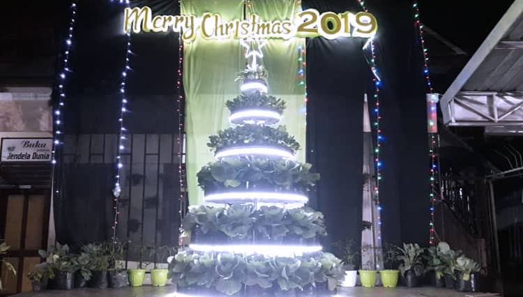 Ada Pohon Natal Go Green di Paroki Santa Maria Blitar