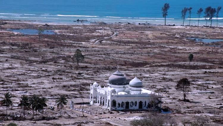 Mengenang Tsunami Aceh 2004