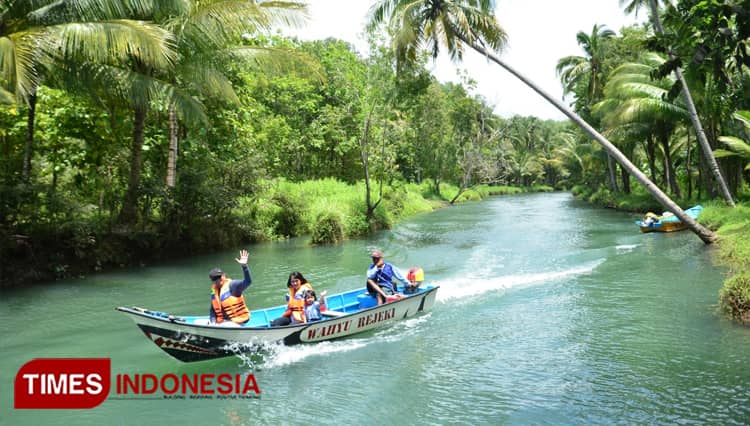 Menikmati Pemandangan Eksotis Kali Cokel Pacitan