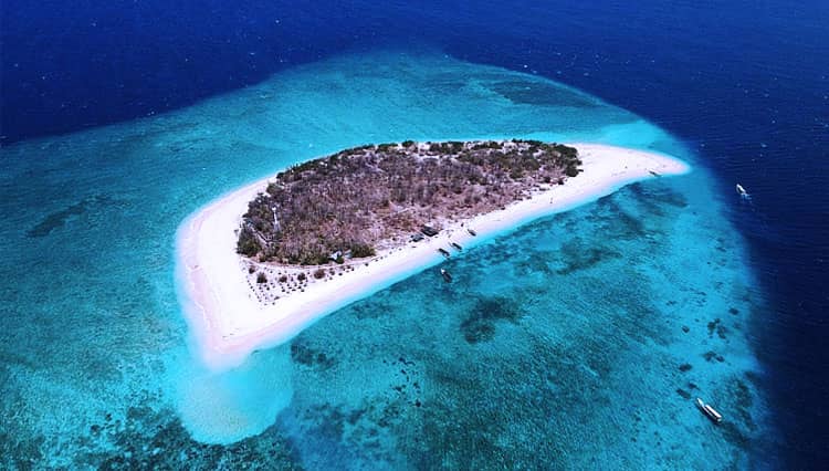 Tabuhan Island, a New Fancy Tourist Attraction of Banyuwangi