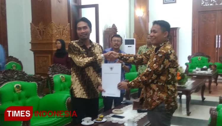 Ombudsman Jatim Serahkan Hasil Evaluasi Kepatuhan Pemerintah Daerah ke Pemkab Madiun