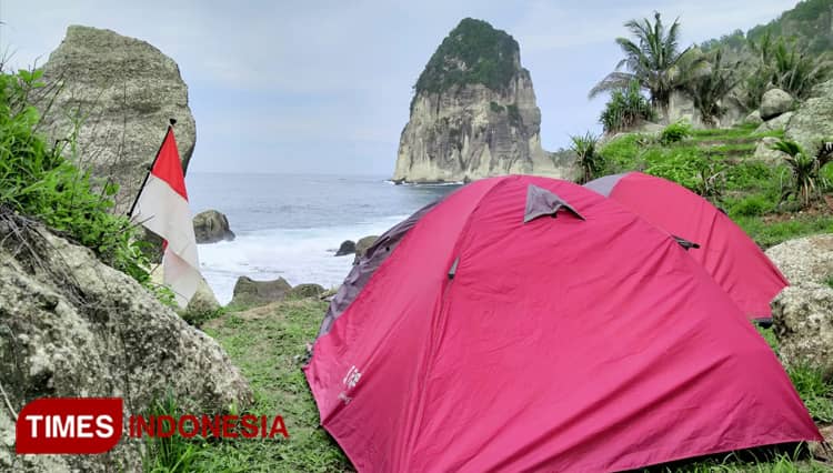 Pangasan Beach Pacitan, Best Place to Pitch Your Tent