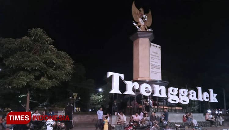 Asyiknya Malam Mingguan di Car Free Night Alun-Alun Trenggalek