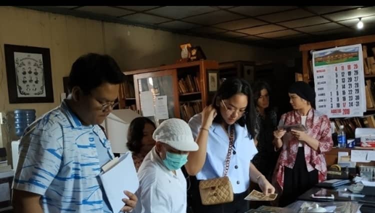 Epson Indonesia Digitalisasi Dokumen Sejarah Perpustakaan Reksa Pustaka