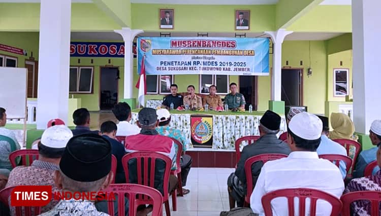 Mahasiswa KKN UM Jember Jelaskan Potensi Desa Sukosari dalam Musrenbangdes
