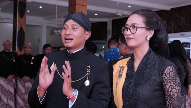Cegah Virus Corona, Pegembalian Formulir Mas AJi Hanya Didampingi Istri
