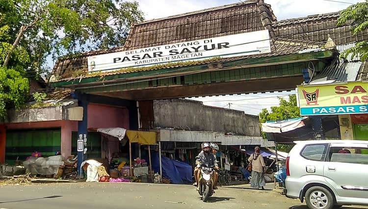 Bupati Suprawoto Pastikan Pasar Sayur Magetan tidak Tutup akibat Corona