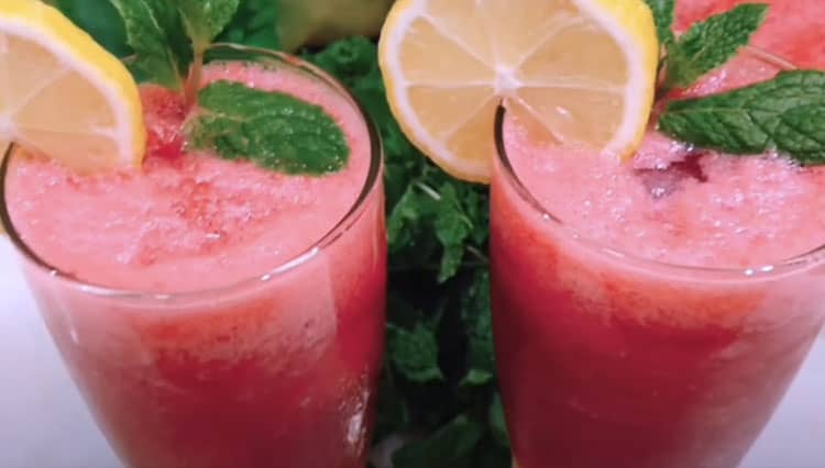 Warna Merah Meriah Mojito Semangka, Bikin Segar Saat Berbuka
